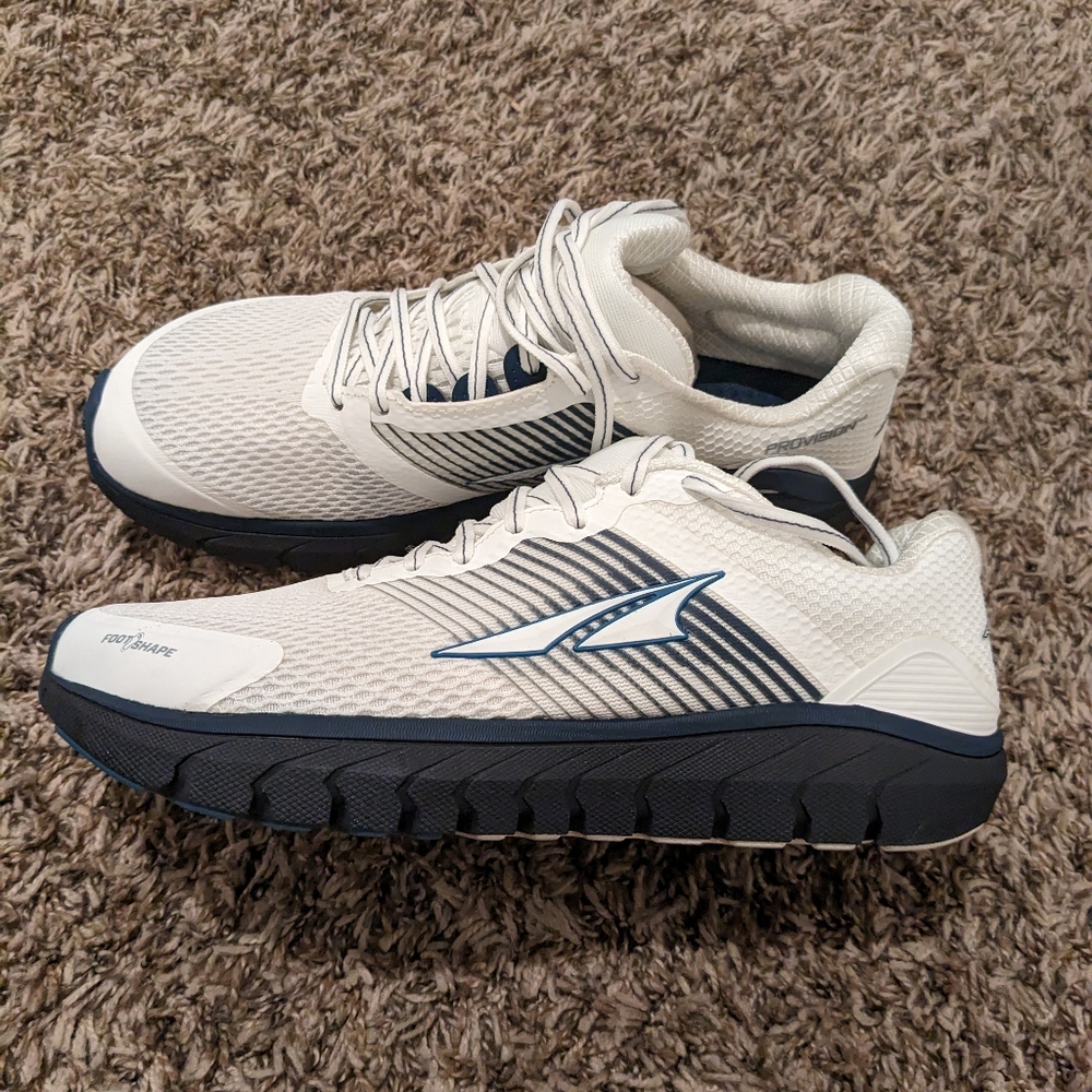 Altra Provision size 8